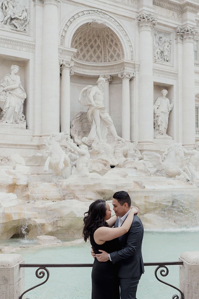 vacation-photography-at-trevi-fountain