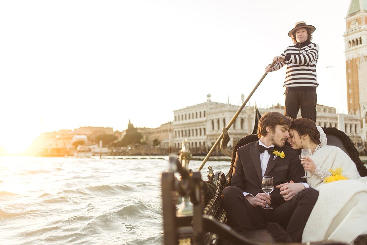 Couple relaxing on a gondola during a Venice elopement photo session