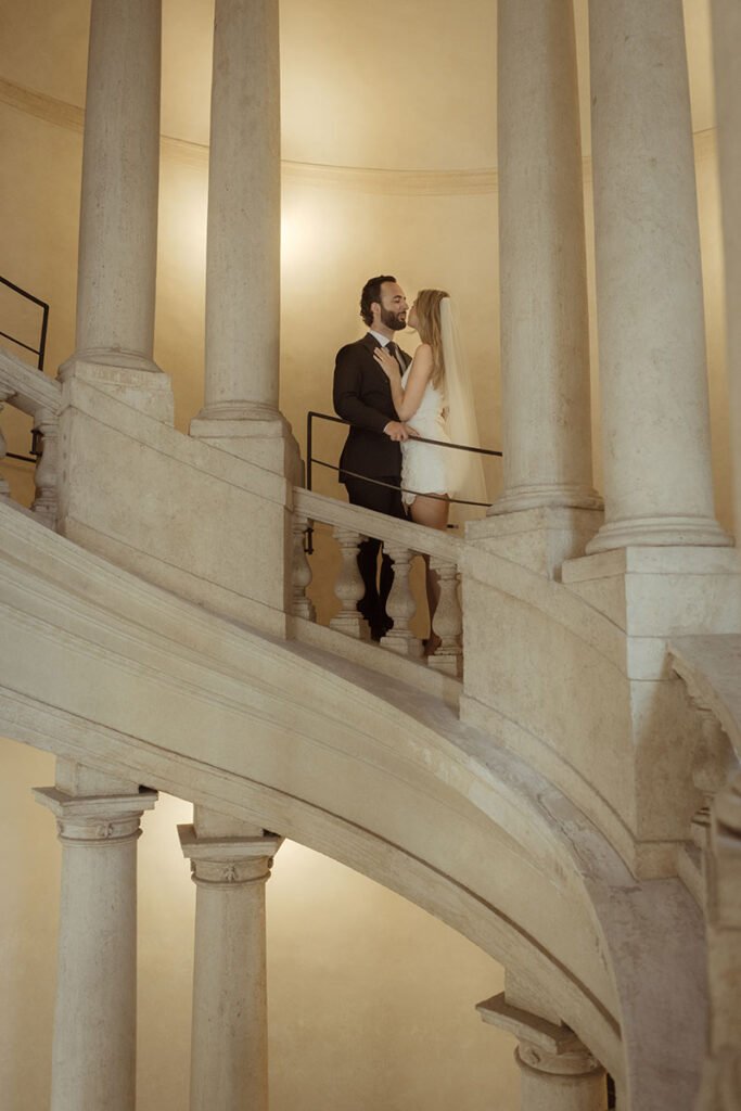 Romantic elopement kiss on a Baroque staircase in Rome – captured by an experienced elopement photographer in Rome