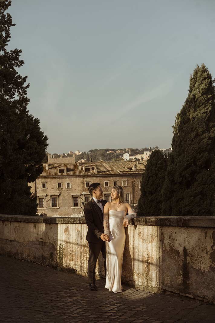 Couple sitting under Arch of Septimius Severus during Rome elopement