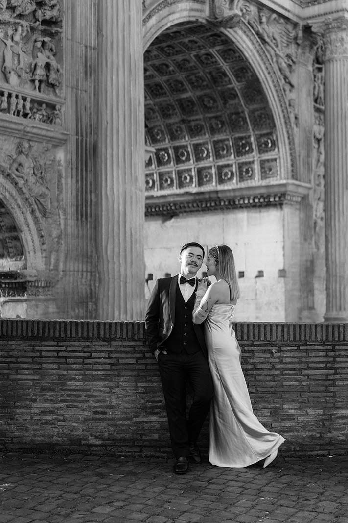 Black and white Rome elopement portrait of a couple under the Arch of Septimius Severus