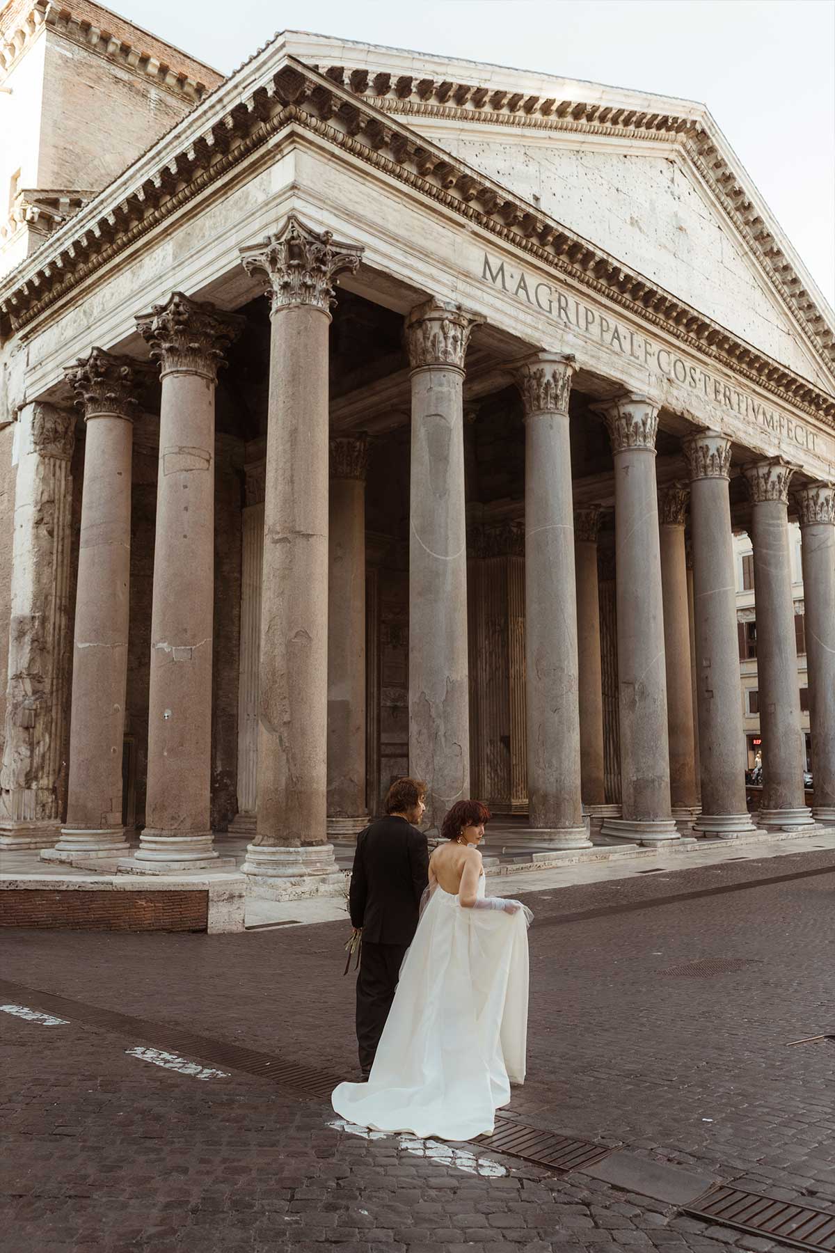 Italy elopement photography — bride and groom at the Pantheon, Rome