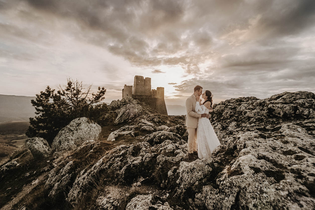 Abruzzo elopement sunset at Rocca Calascio